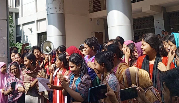 আন্দোলনের মুখে জবির হল বন্ধের সিদ্ধান্ত প্রত্যাহার