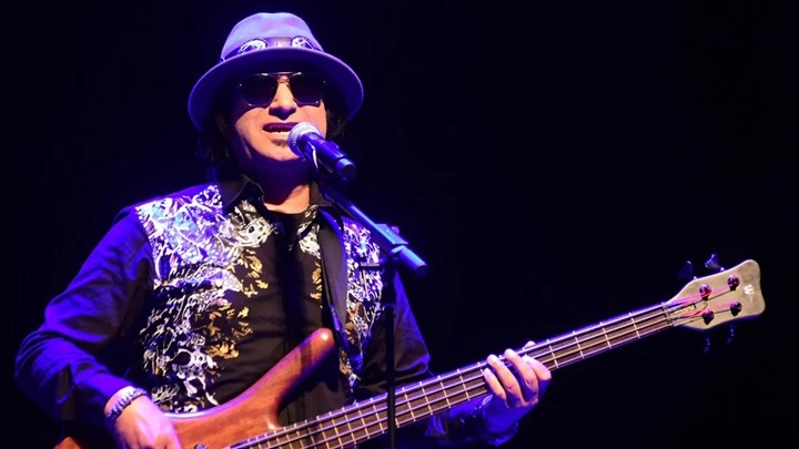 ‘তিনবার’ মাইলস ছেড়ে বের হয়ে যান শাফিন আহমেদ