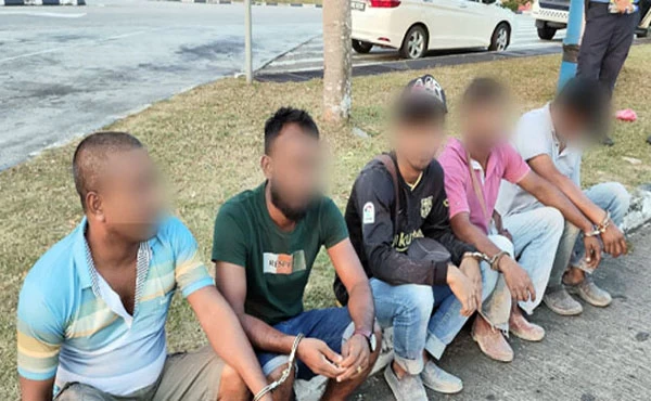 মালয়েশিয়ায় বাংলাদেশিসহ ১১০ অভিবাসীকে আটক