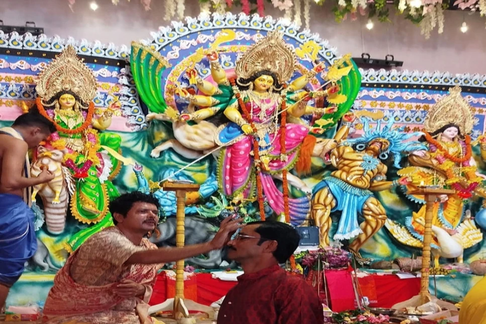 ঢাক-ঢোল, শঙ্খ আর উলুধ্বনিতে মুখর শ্রীপুরের পূজা মন্ডপগুলো