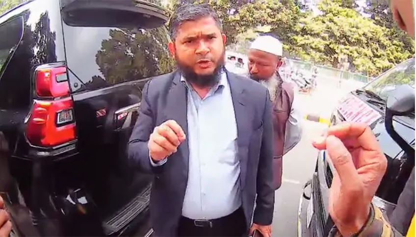 গানম্যান নিয়ে জামায়াত প্রার্থীর ক্যান্টনমেন্ট পার হওয়ার চেষ্টা, অতঃপর বচসা