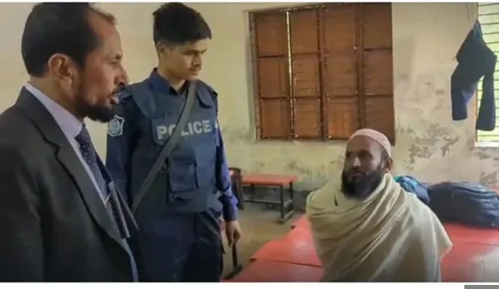 কুয়াকাটায় গোপন কক্ষে ব্যালটের ছবি তোলায় আটক