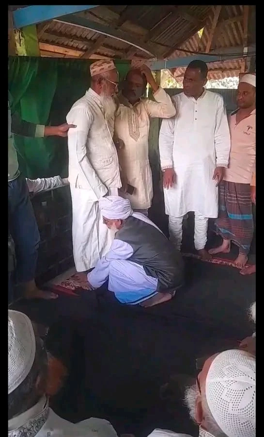 ইমামকে মারধর, বিএনপি নেতার পা ধরে ক্ষমা চাইয়ে এলাকা ছাড়তে বাধ্য করার অভিযোগ
