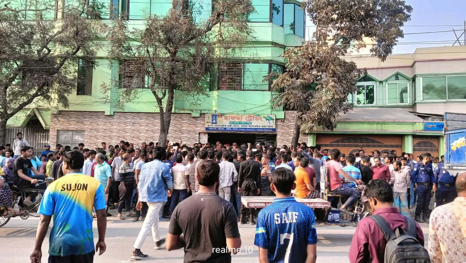 আমির হামজার আসনে চাঁদাবাজির অভিযোগে যুবদল নেতা আটক, দল থেকে বহিষ্কার—জনমনে স্বস্তি