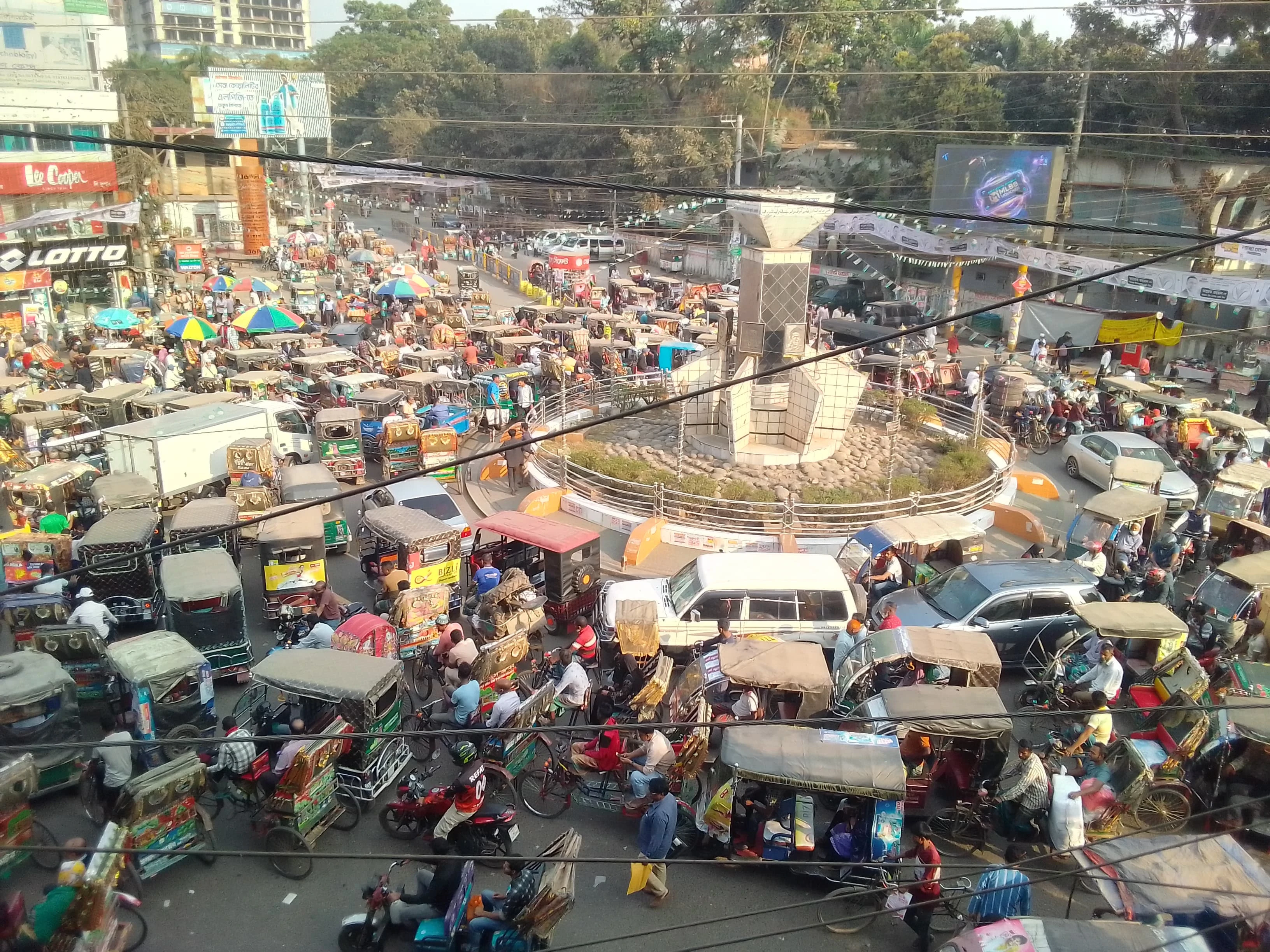 রমাযানের প্রথম দিনে বগুড়ার সাতমাথায় তীব্র যানজট