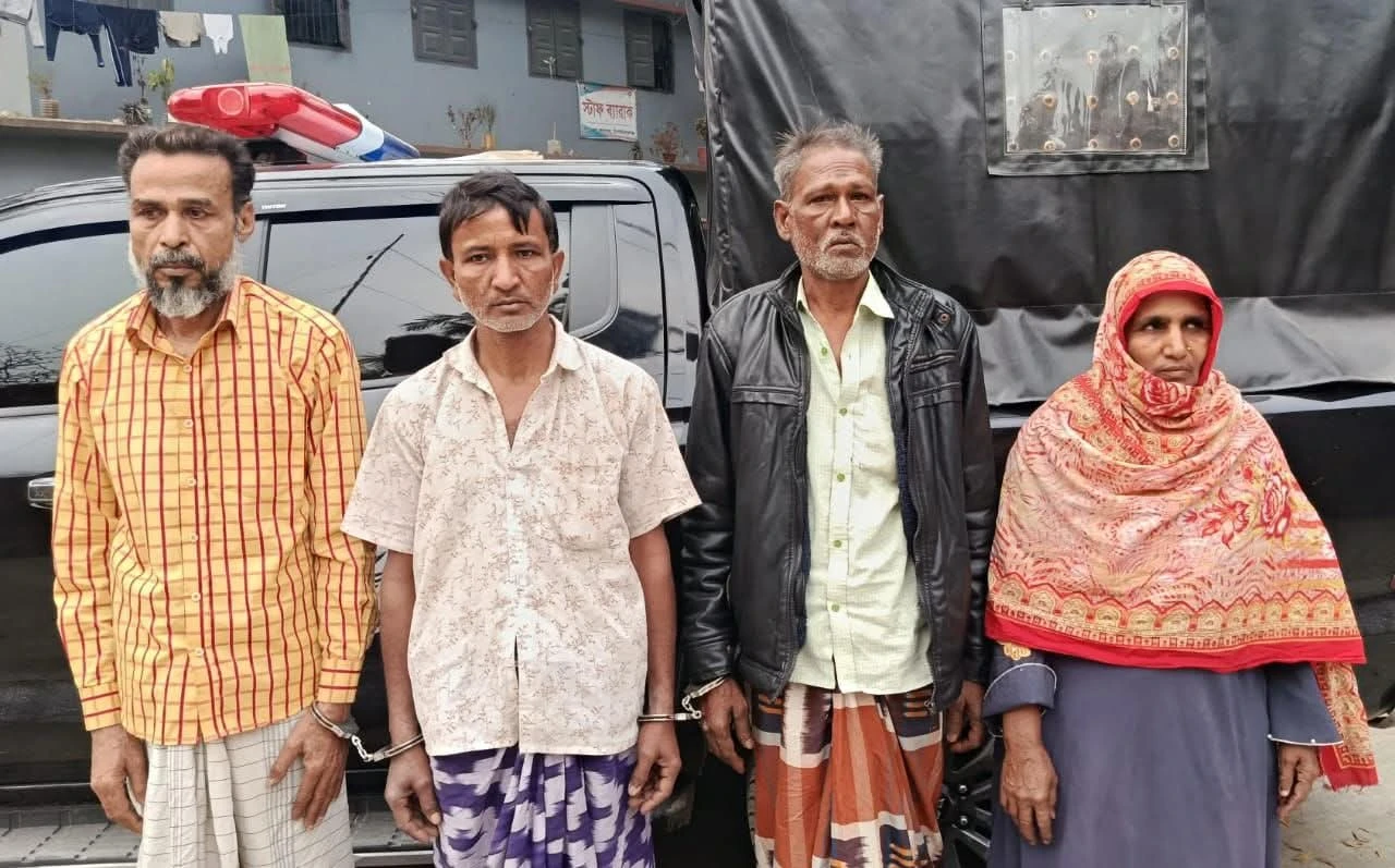 চাঁপাইনবাবগঞ্জে মাদকবিরোধী অভিযানে চারজন গ্রেপ্তার, কারাদণ্ড