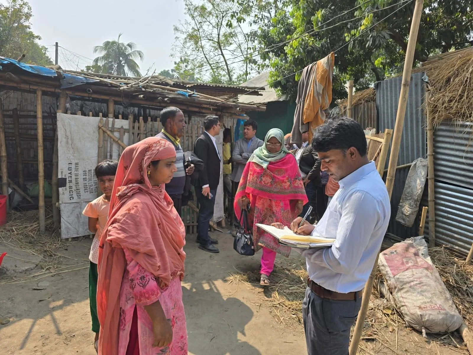 ঠাকুরগাঁওয়ে ফ্যামিলি কার্ডের তালিকা প্রণয়নে মাঠে ইউএনও: স্বচ্ছতা নিশ্চিতের অঙ্গীকার