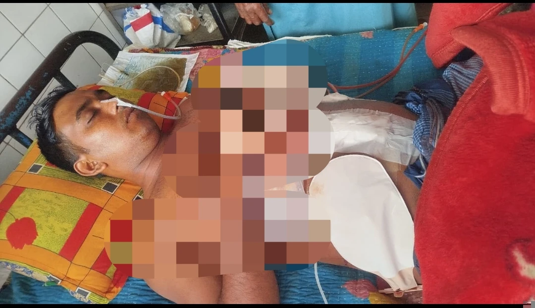 ঝিকরগাছায় চাঁদার দাবিতে প্রবাসীকে ছুরিকাঘাত, এলাকায় উত্তেজনা