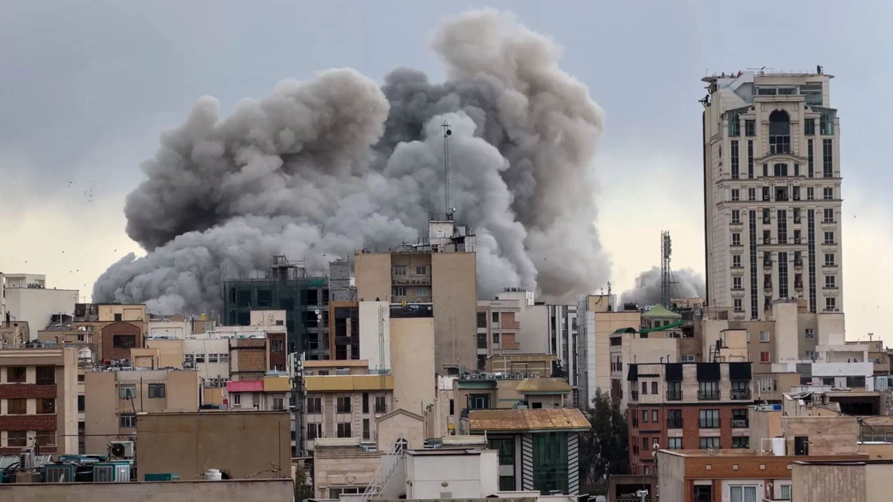 ইরান-ইসরায়েল যুদ্ধ চতুর্থ দিনে: নিহতের সংখ্যা ৬০০ ছাড়াল, তেলের বাজারে অস্থিরতা