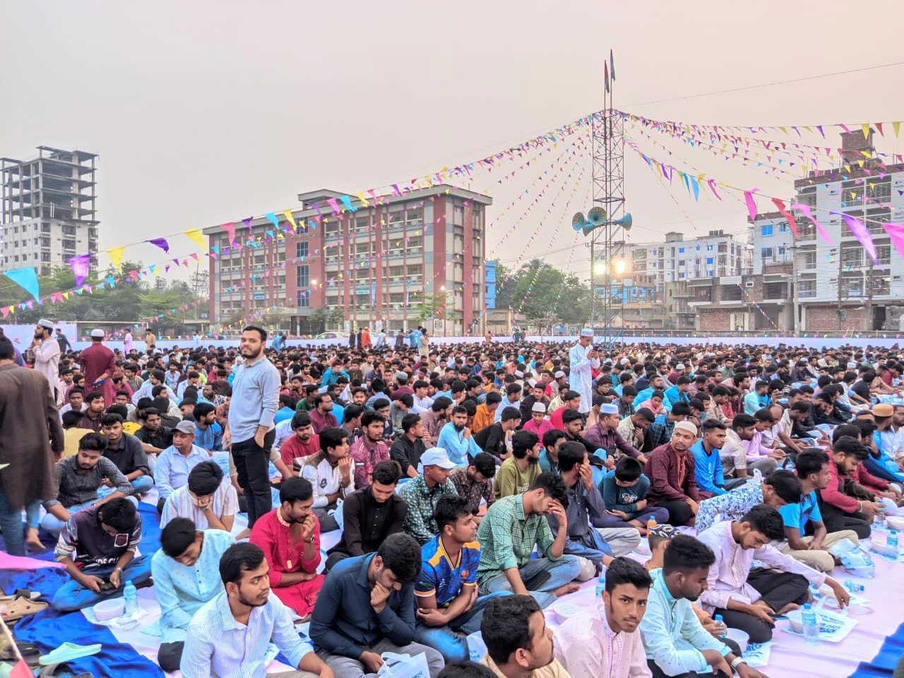 বগুড়ায় ২ হাজারের অধিক শিক্ষার্থীকে ইফতার করালো ছাত্রশিবির