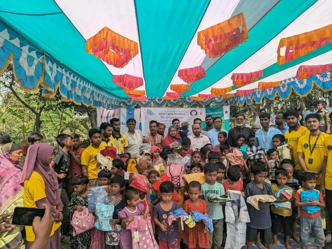 স্বপ্নপূরণ স্কুলে ঈদ পোশাক বিতরণ ও মেহেদী উৎসব