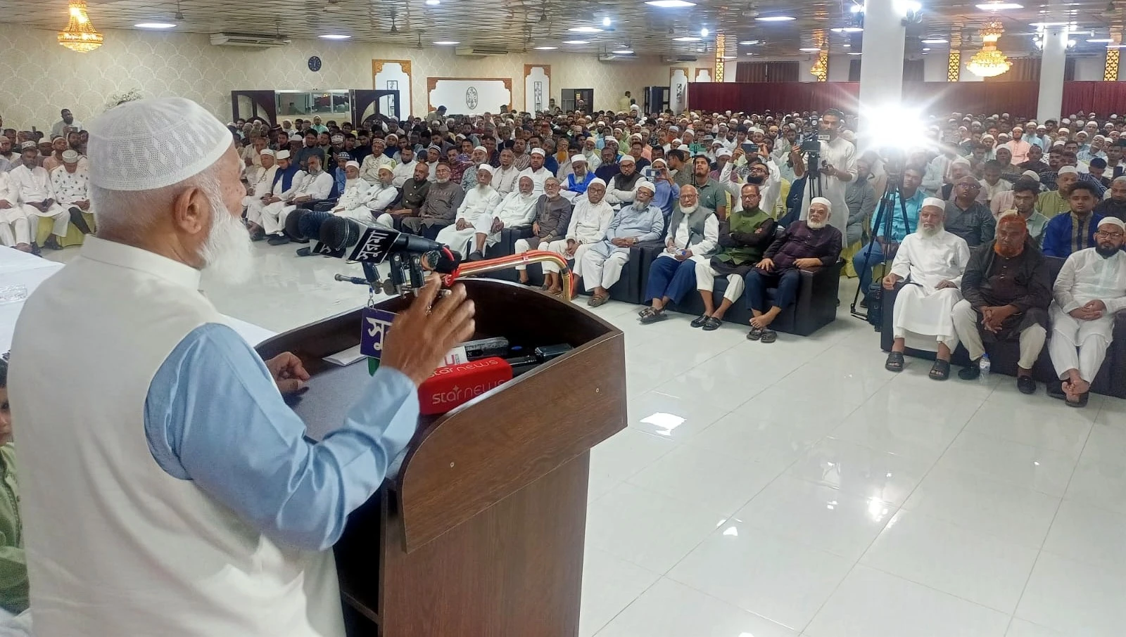 সংবিধান জনগণের জন্য, জনগণ সংবিধানের জন্য নয়: জামায়াত আমীর