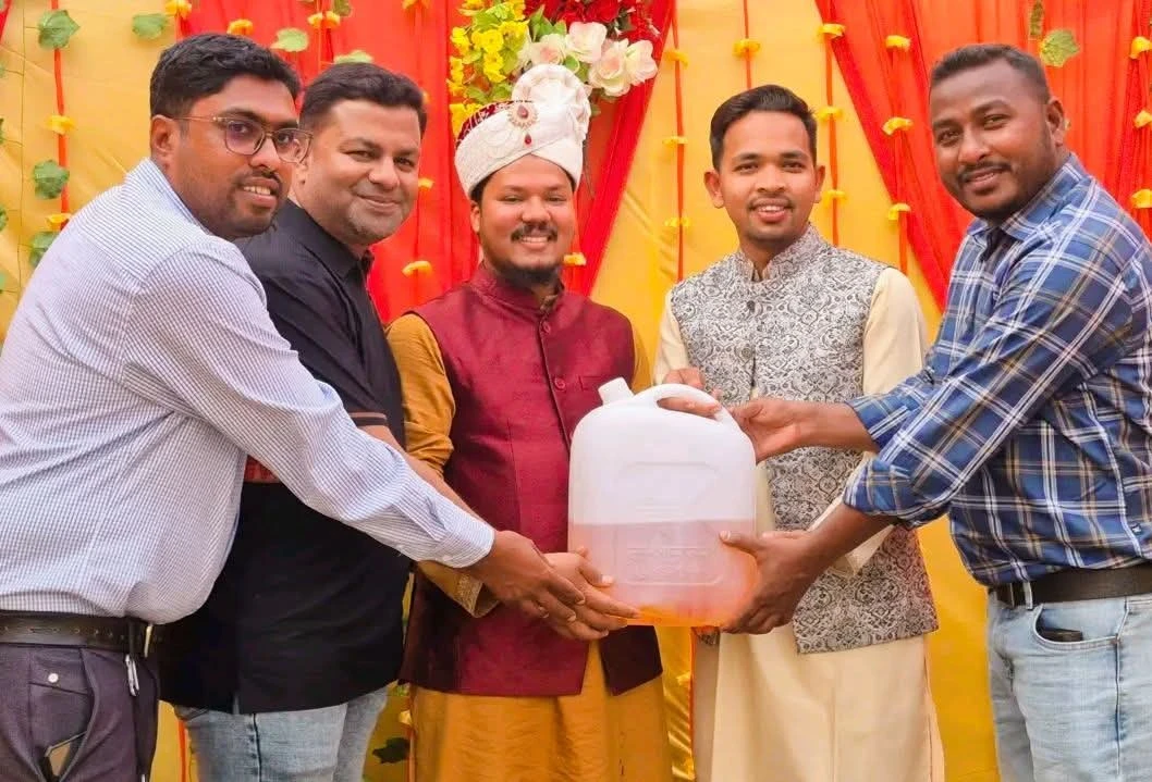 ঠাকুরগাঁওয়ে বিয়ের অনুষ্ঠানে বরকে ৫ লিটার অকটেন উপহার