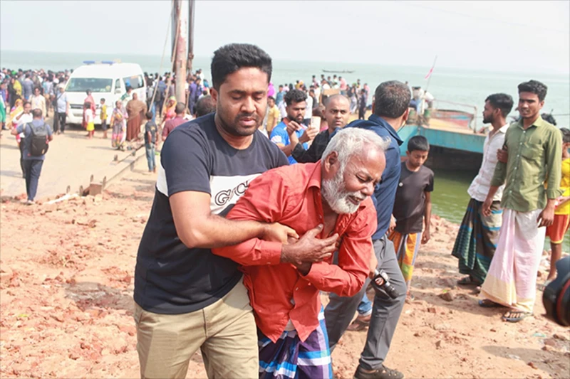 পদ্মাপাড়ে স্বজনদের আর্তনাদ, মৃত্যু বেড়ে ২৬