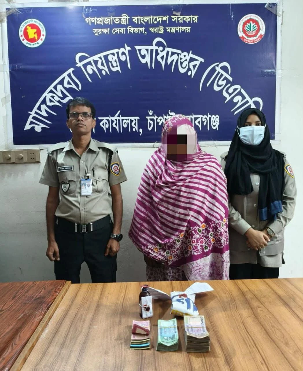 শিবগঞ্জে হেরোইন-ইয়াবা উদ্ধার: এক নারী গ্রেপ্তার, স্বামী পলাতক