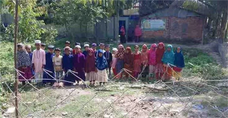 নওগাঁর মান্দায় মাদ্রাসার পথ বন্ধ, শিক্ষক গ্রেপ্তারে ক্ষোভ