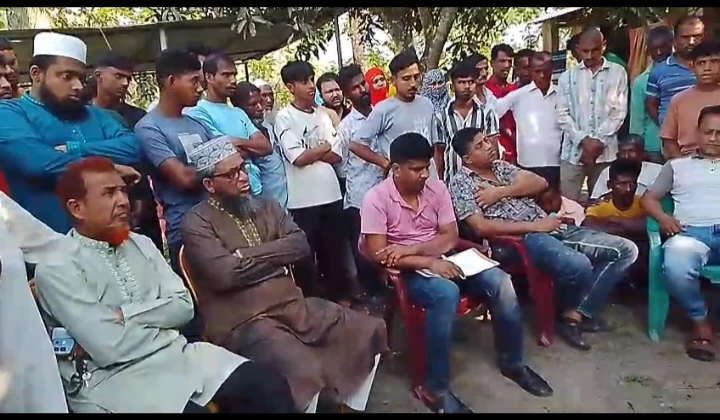 খেদাপাড়া পুলিশ ক্যাম্পে উত্তেজনা, এসআইয়ের মন্তব্যে পণ্ড সালিশ