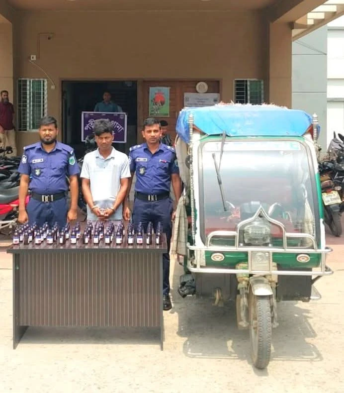 পত্নীতলায় মাদকবিরোধী অভিযান: ৭০ বোতল ভারতীয় অবৈধ সিরাপ জব্দ, আটক ১