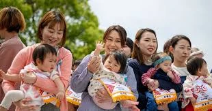 সরকারের উদ্যোগে জন্মহার বাড়ছে জাপানে