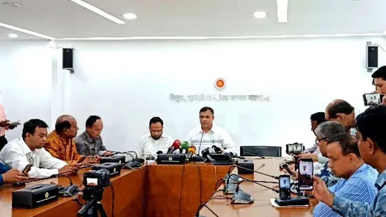 দেশে জ্বালানি তেলের পর্যাপ্ত মজুত, সংকটের আশঙ্কা নেই দুই মাসে