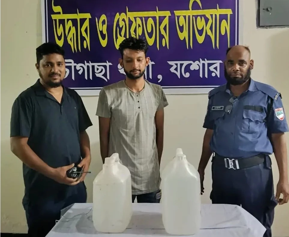 চৌগাছায় বিশেষ অভিযানে ২০ লিটার চোলাই মদ উদ্ধার, আটক ১