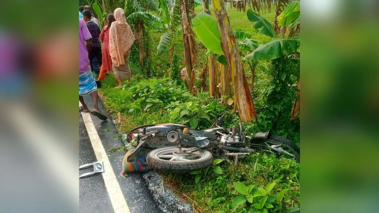 কুড়িগ্রামে মাছবাহী পিকআপের ধাক্কায় মোটরসাইকেল আরোহী বাবা-ছেলের মৃত্যু