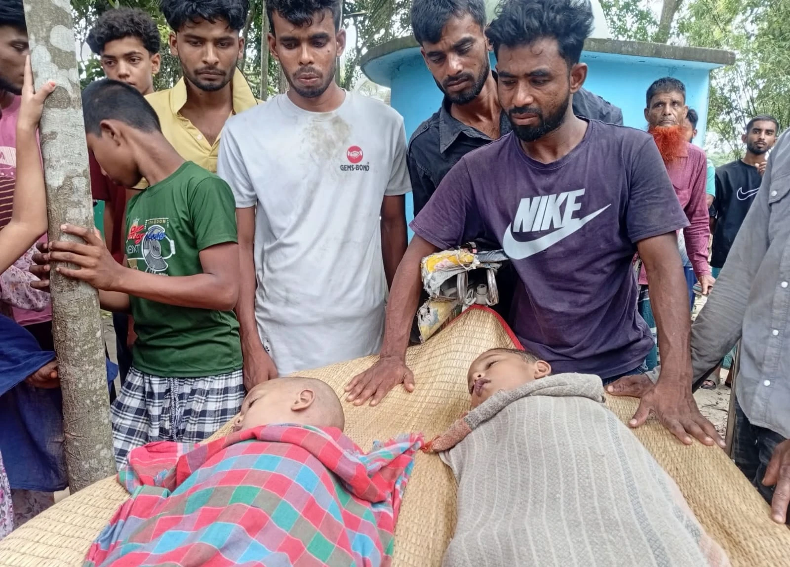 নড়াইলে পানিতে ডুবে দুই সহোদর শিশুর মৃত্যুনড়াইলে পানিতে ডুবে দুই সহোদর শিশুর মৃত্যু