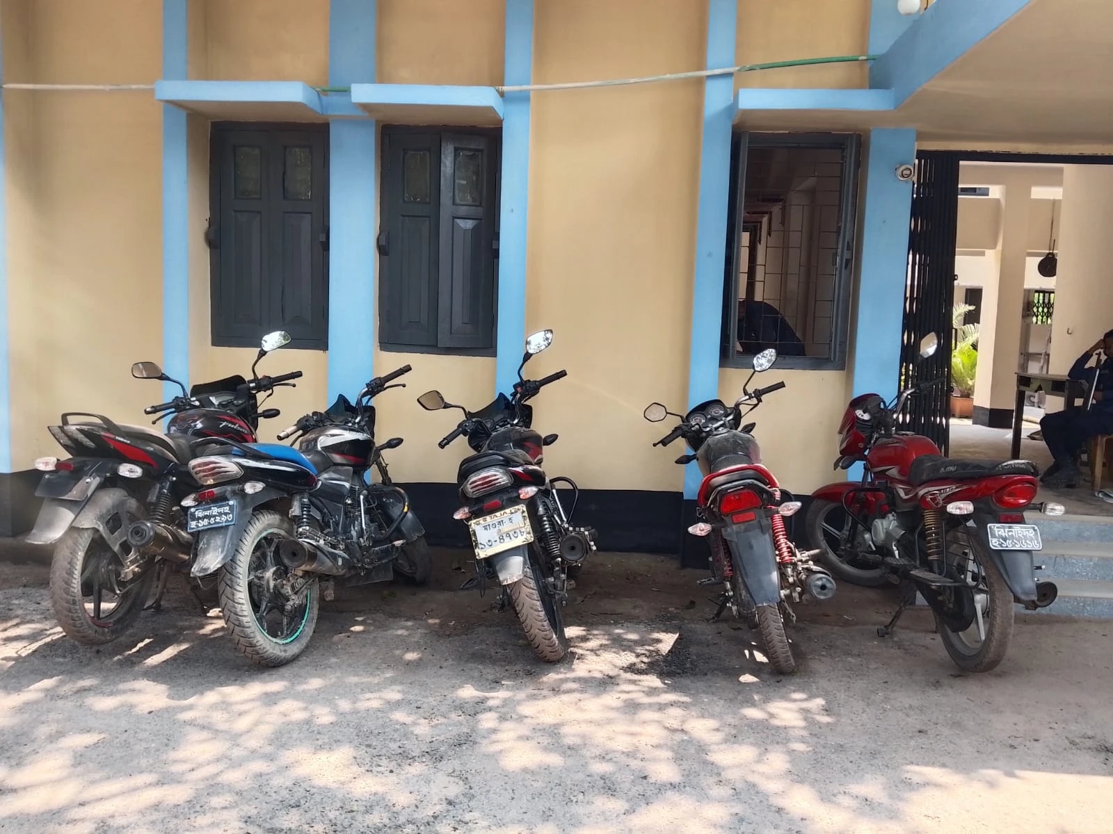 কালীগঞ্জে চোরচক্রের ৩ সদস্য গ্রেপ্তার, উদ্ধার ৫ মোটরসাইকেল