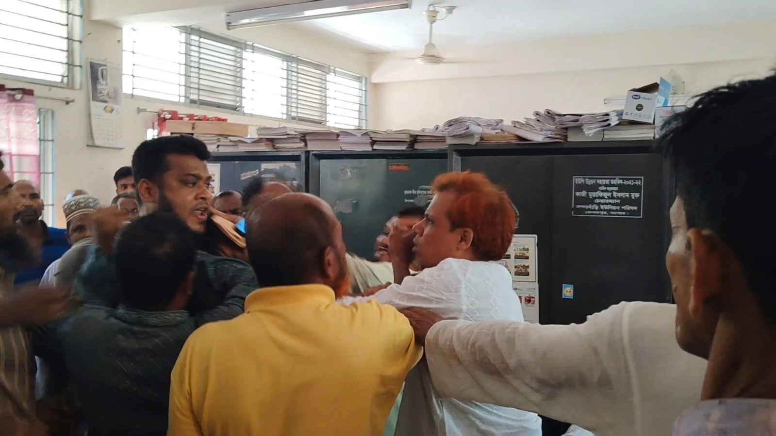 কেশবপুরে মাদ্রাসার কমিটি গঠন নিয়ে উত্তেজনা, তথ্য সংগ্রহে গিয়ে সাংবাদিকের ওপর হামলার অভিযোগ