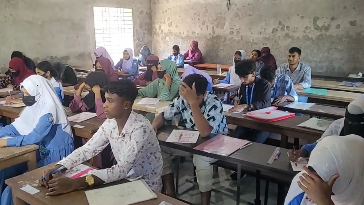 এইচএসসি পরীক্ষায় অংশ নেওয়ার সুযোগ পেলেন প্রতারণার শিকার ৭ শিক্ষার্থী