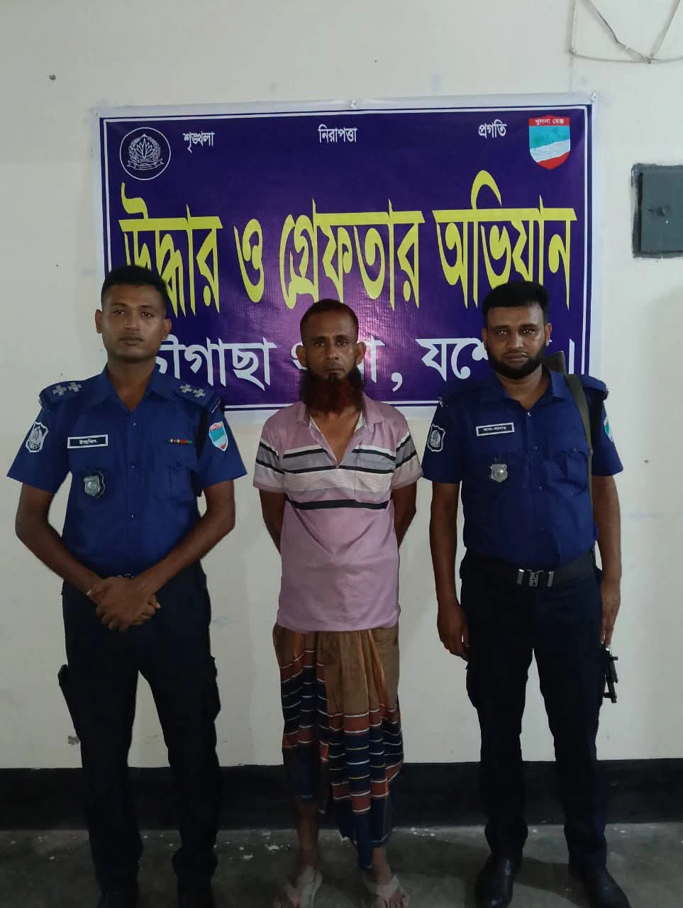 চৌগাছায় বিশেষ অভিযানে ৪২ পিস ইয়াবাসহ মাদক কারবারি গ্রেপ্তার