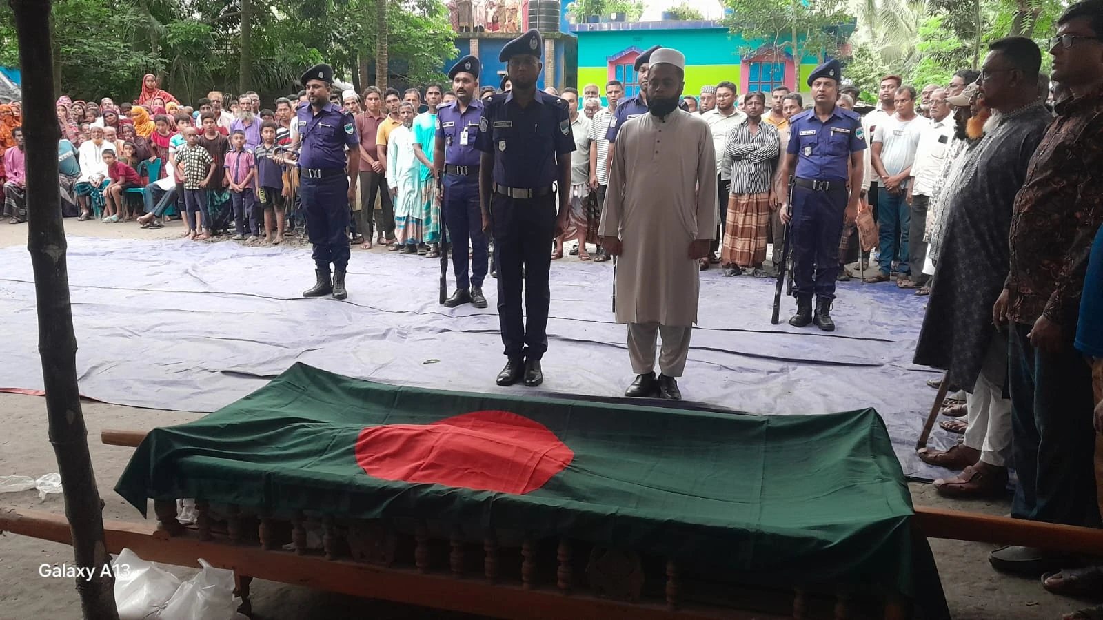 কেশবপুরে বাসচাপায় প্রাণ গেল সাবেক মুক্তিযোদ্ধা কমান্ডারের, রাষ্ট্রীয় সম্মান প্রদান
