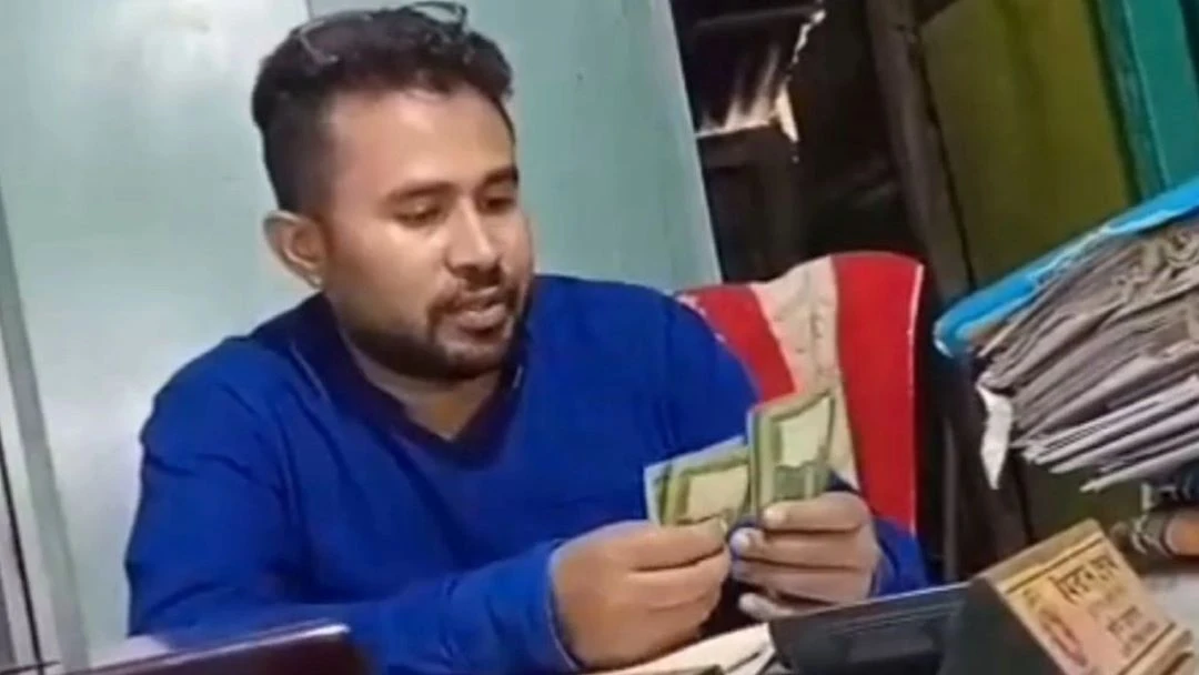 গুনে গুনে ঘুষ নেওয়া সেই ভূমি কর্মকর্তা সাময়িক বরখাস্ত