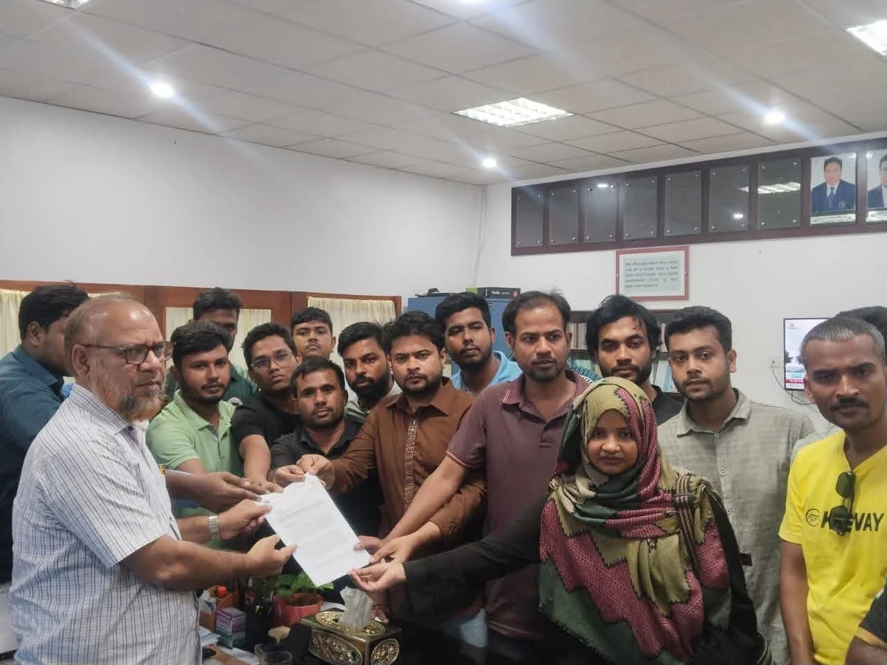 রাকসুর বিরুদ্ধে আর্থিক অসঙ্গতির অভিযোগে ছাত্রদলের স্মারকলিপি